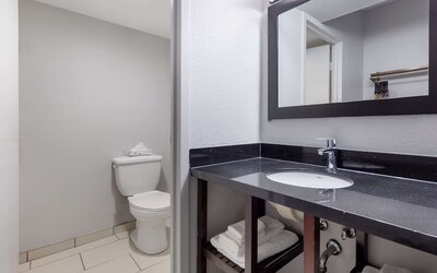 Clarion Hotel & Suites BWI Airport North