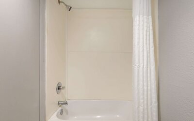 Clarion Hotel & Suites BWI Airport North