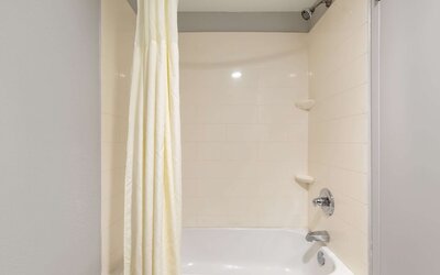 Clarion Hotel & Suites BWI Airport North