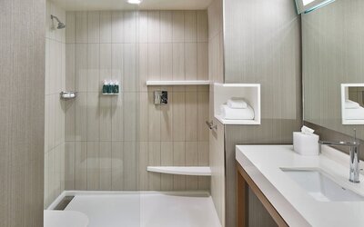 Courtyard by Marriott Baltimore Downtown/McHenry Row