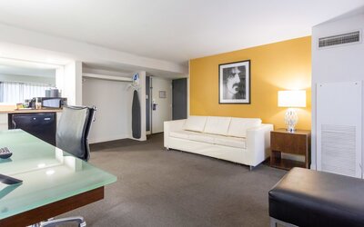 Comfort Inn & Suites Baltimore Inner Harbor