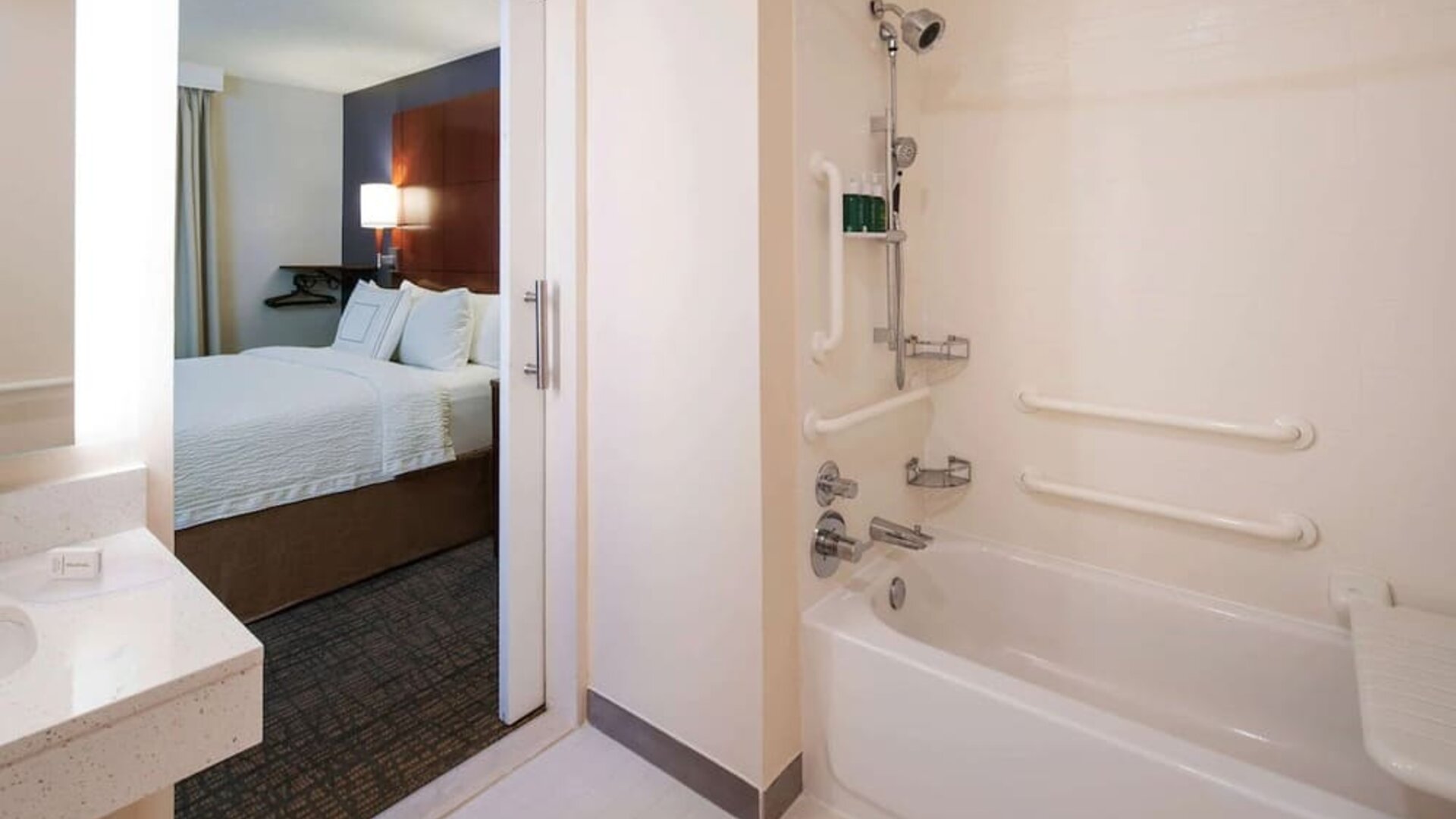 Sonesta ES Suites Nashville Brentwood ensuite bathroom, complete with bath and shower.