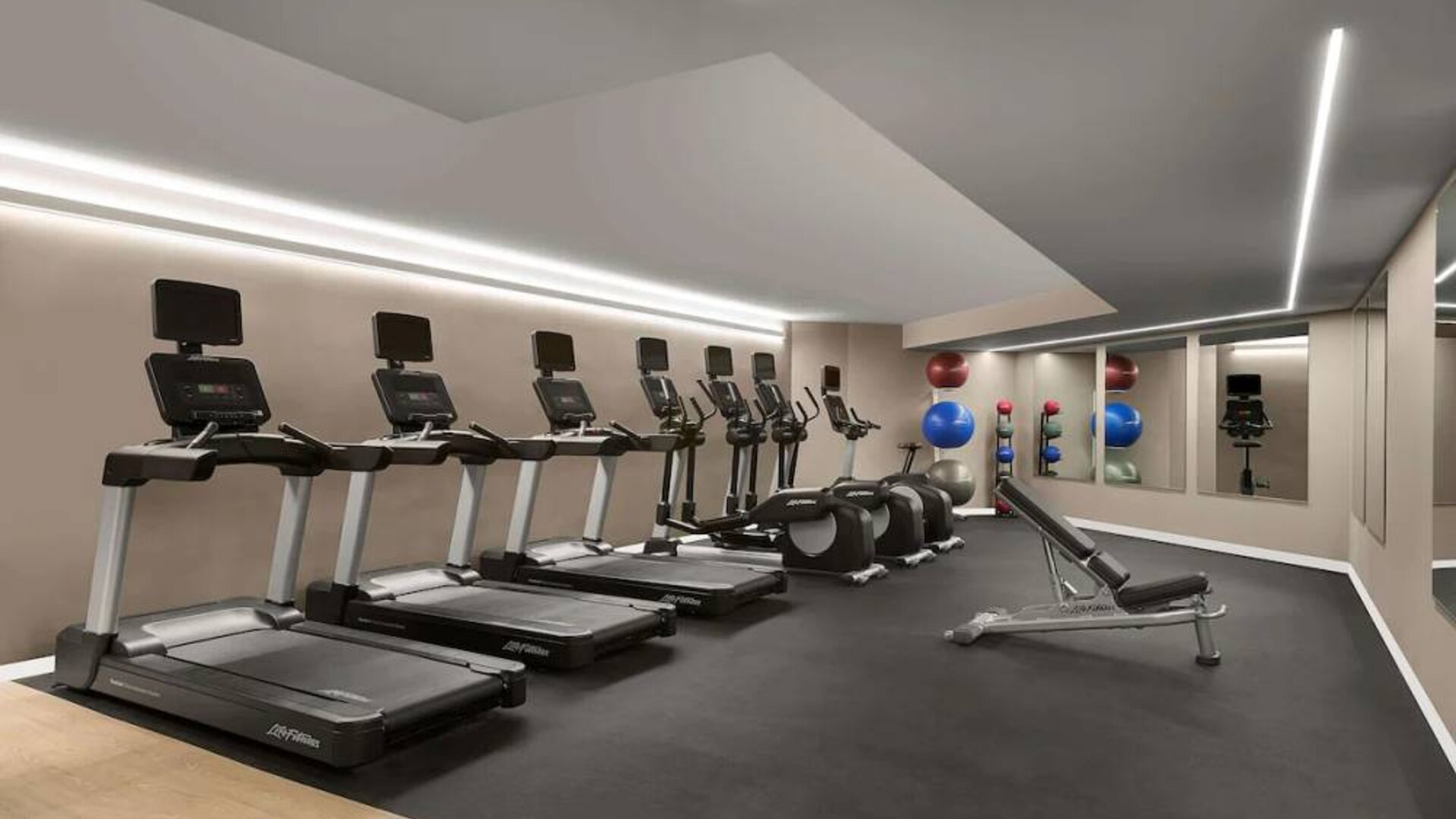 Sonesta Silicon Valley’s fitness center is equipped with assorted exercise machines, a bench, and gym balls.