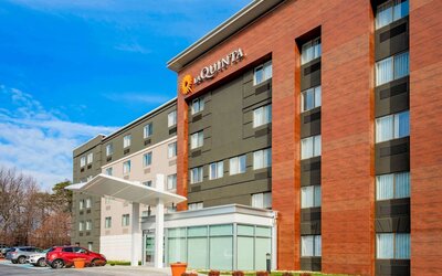 La Quinta Inn & Suites by Wyndham Baltimore BWI Airport