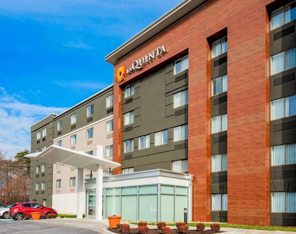 La Quinta Inn & Suites by Wyndham Baltimore BWI Airport