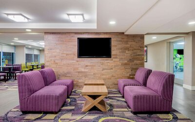 La Quinta Inn & Suites by Wyndham Baltimore BWI Airport