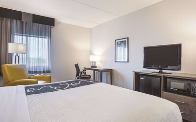 La Quinta Inn & Suites by Wyndham Baltimore BWI Airport
