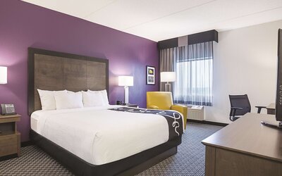 La Quinta Inn & Suites by Wyndham Baltimore BWI Airport