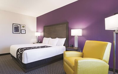 La Quinta Inn & Suites by Wyndham Baltimore BWI Airport
