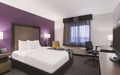La Quinta Inn & Suites by Wyndham Baltimore BWI Airport