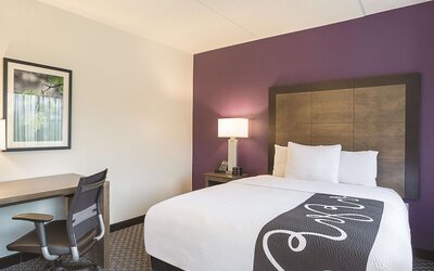 La Quinta Inn & Suites by Wyndham Baltimore BWI Airport