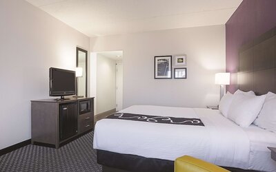 La Quinta Inn & Suites by Wyndham Baltimore BWI Airport
