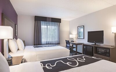 La Quinta Inn & Suites by Wyndham Baltimore BWI Airport
