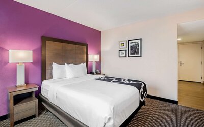 La Quinta Inn & Suites by Wyndham Baltimore BWI Airport