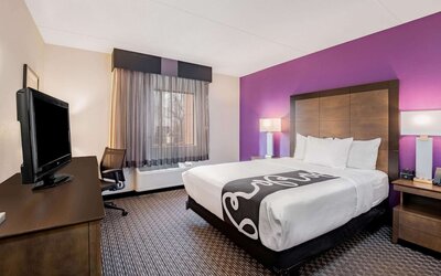 La Quinta Inn & Suites by Wyndham Baltimore BWI Airport