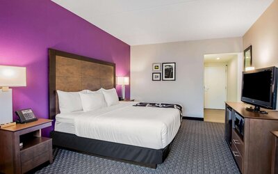 La Quinta Inn & Suites by Wyndham Baltimore BWI Airport
