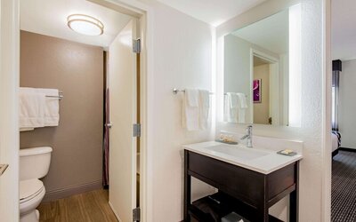 La Quinta Inn & Suites by Wyndham Baltimore BWI Airport