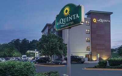 La Quinta Inn & Suites by Wyndham Baltimore BWI Airport