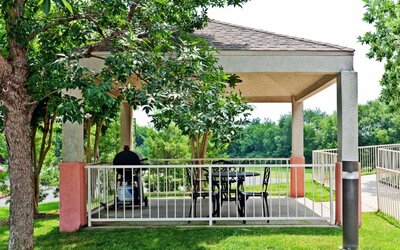 The hotel’s gazebo has outdoor seating under cover and barbecue facilities.