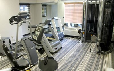Sonesta Simply Suites Nashville Brentwood’s fitness center provides an array of different exercise machinery for guests.