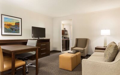 Embassy Suites by Hilton Baltimore at BWI Airport