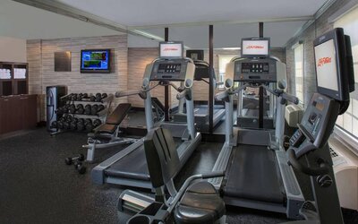 Sonesta Select Boston Lowell Chelmsford’s fitness center is equipped with exercise machines including treadmills, in addition to free weights.