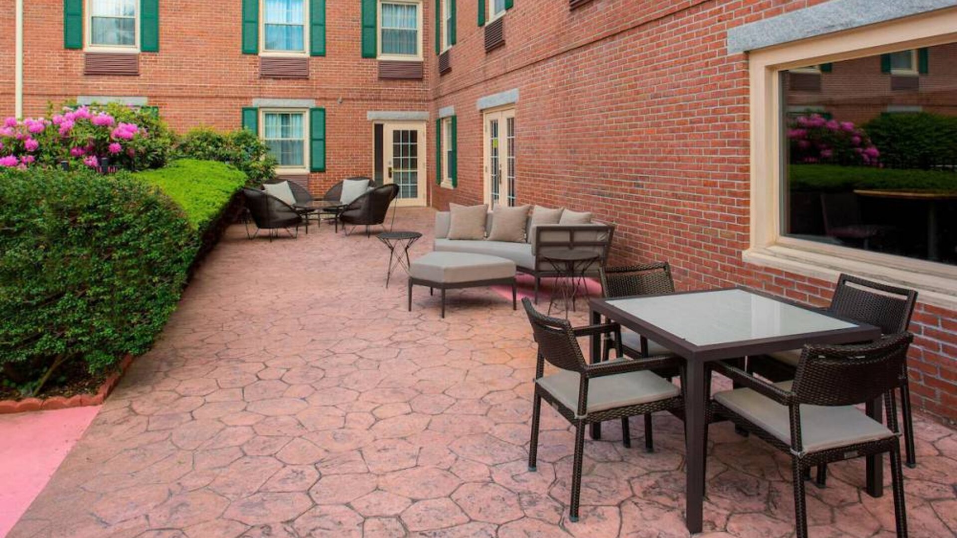 Sonesta Select Boston Lowell Chelmsford’s patio has a mix of sofa seating and chairs, plus coffee tables.