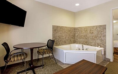 La Quinta Inn & Suites by Wyndham Bismarck