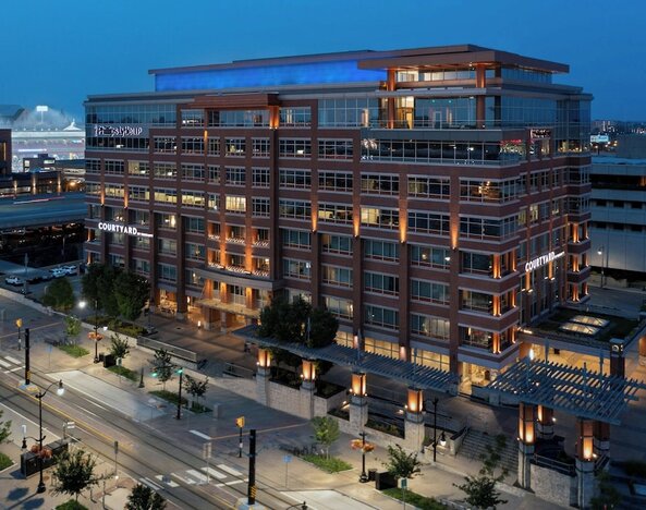 Courtyard Buffalo Downtown / Canalside