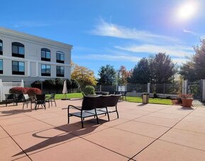 Outdoor garden and terrace area at Holiday Inn Belcamp - Aberdeen Area.