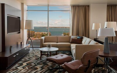 Buffalo Marriott at LECOM HARBORCENTER