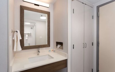 Comfort Inn & Suites Buffalo Airport
