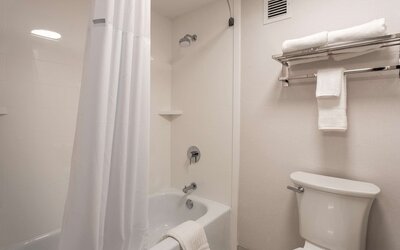 Comfort Inn & Suites Buffalo Airport