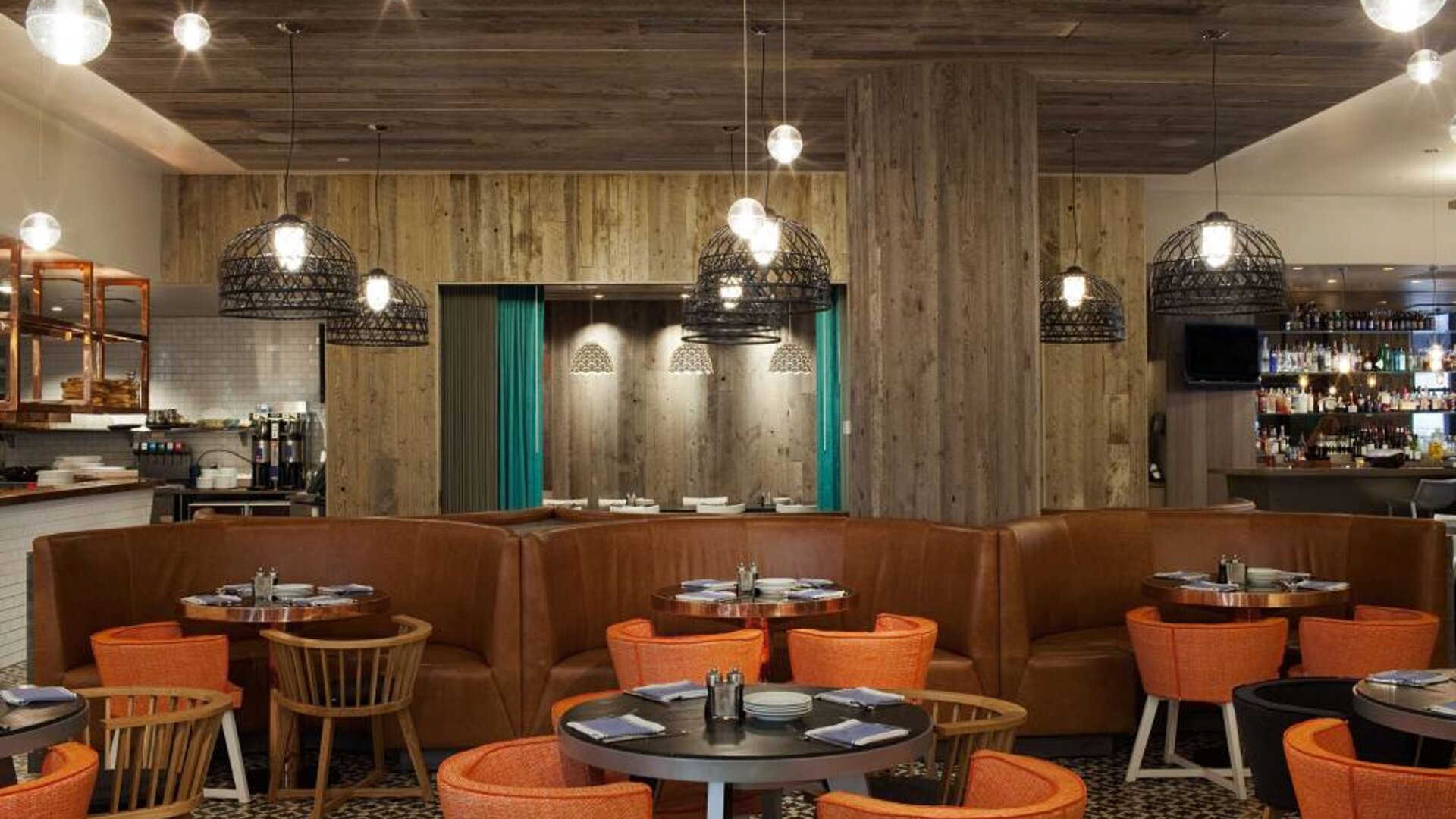 Royal Sonesta Minneapolis Downtown restaurant, with small tables for dining and working lunches, and a bar close at hand.