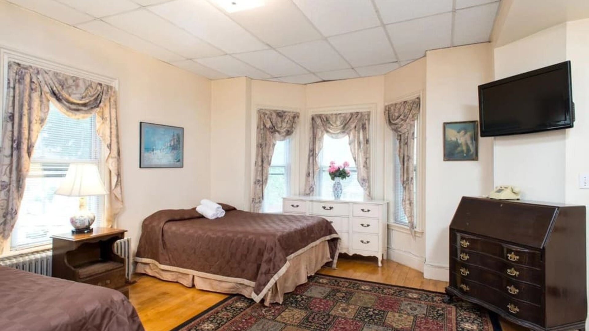 Spacious day use room at The Farrington Inn.