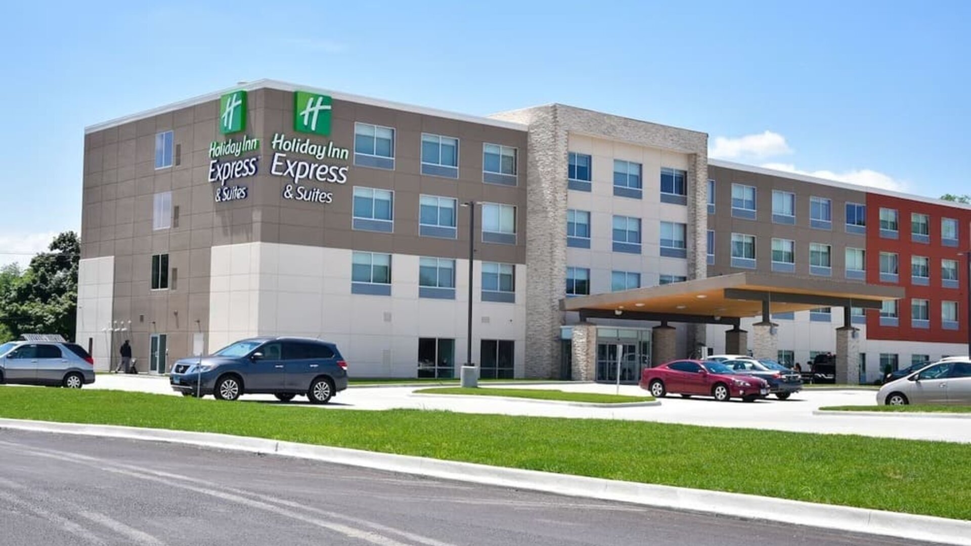 Parking available at Holiday Inn Express & Suites Bensenville - O'Hare.