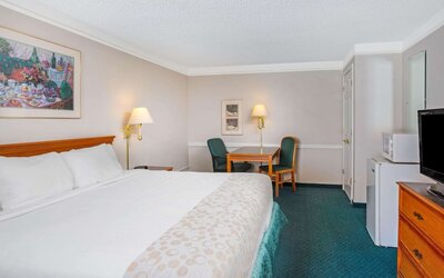Days Inn by Wyndham Reno