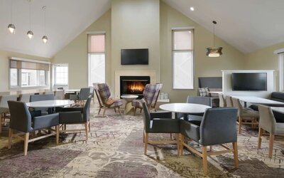 Dining and coworking space at Sonesta ES Suites Albuquerque.