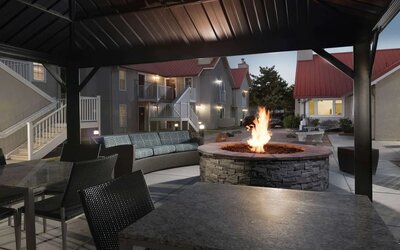 Coworking space and fire pit at Sonesta ES Suites Albuquerque.