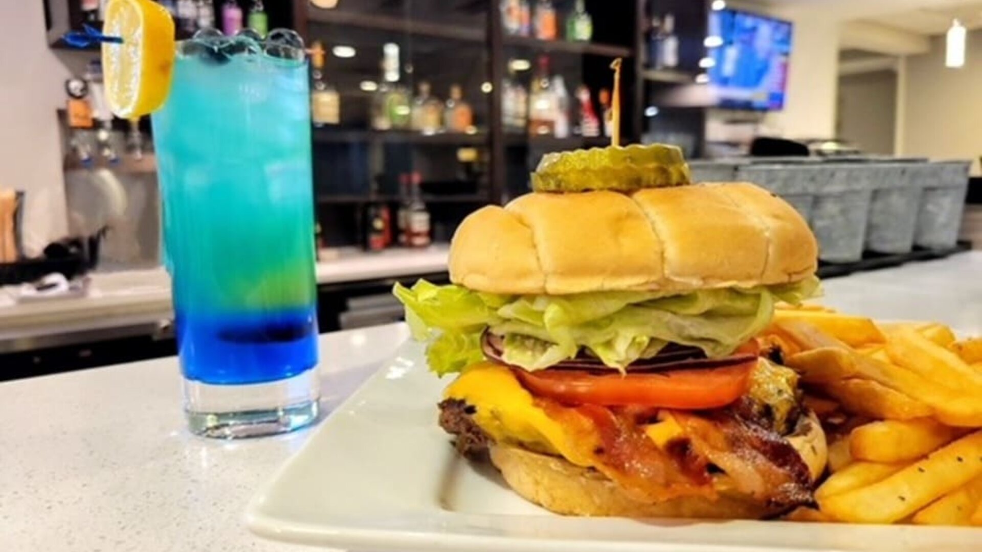 Restaurant and meals at Holiday Inn Belcamp - Aberdeen Area.