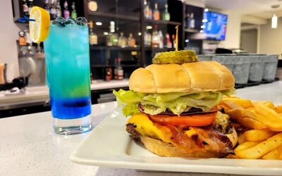 Restaurant and meals at Holiday Inn Belcamp - Aberdeen Area.