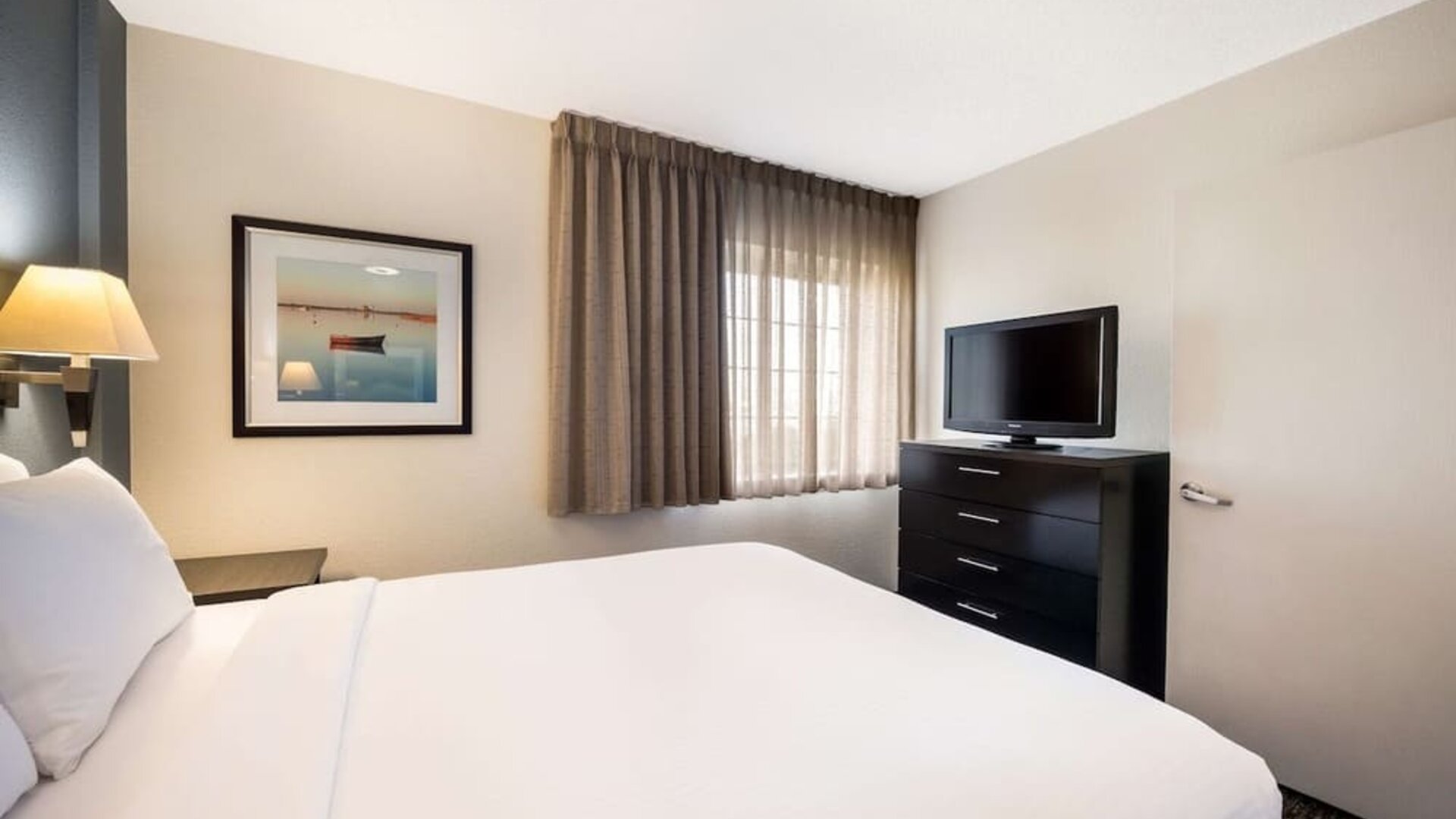 Day use room at Sonesta Simply Suites Detroit Warren.