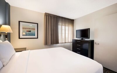 Day use room at Sonesta Simply Suites Detroit Warren.