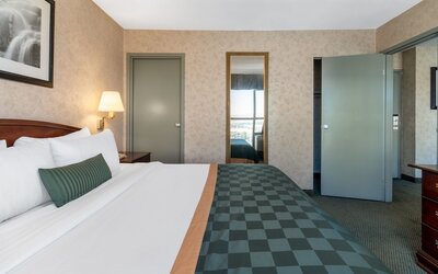 Ramada by Wyndham Reno Hotel and Casino