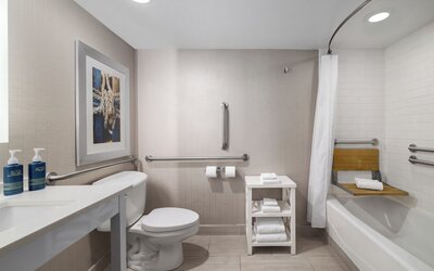 Four Points by Sheraton Charlotte - Lake Norman