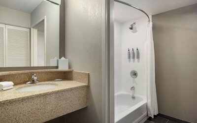Courtyard by Marriott Charlotte/Matthews