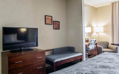 Comfort Suites Pineville - Ballantyne Area