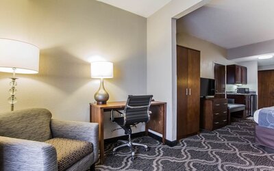 Comfort Suites Pineville - Ballantyne Area