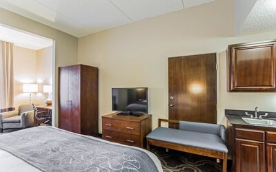 Comfort Suites Pineville - Ballantyne Area