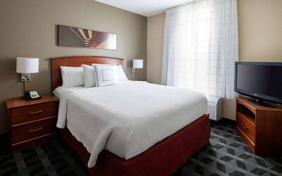 Double bed guest room in Sonesta Simply Suites Seattle Renton, featuring a large window and widescreen television.